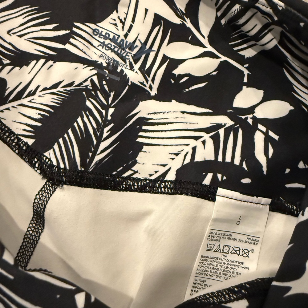 Old Navy Powersoft Women's Biker Shorts - Black White Tropical - Picture 3 of 3